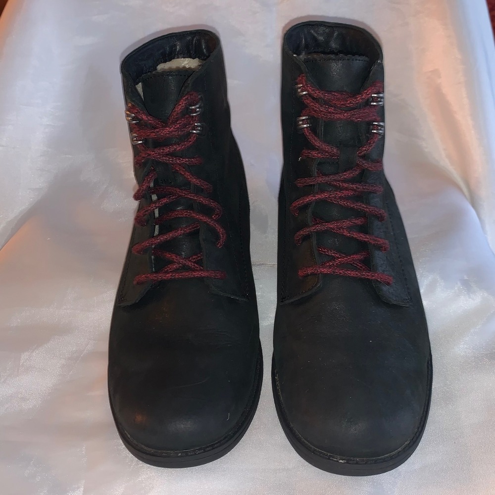 UGG Denhali Black nubuck shearling lace up hiking boots‎ women's 9